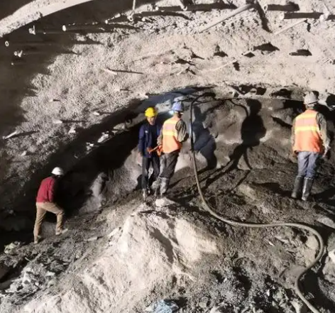 修水拱顶带模注浆料的施工流程及注意事项